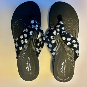 Clarks Women's Black Daisy Sandals